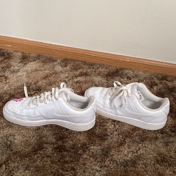 White Nike air forces - Picture 3 of 3